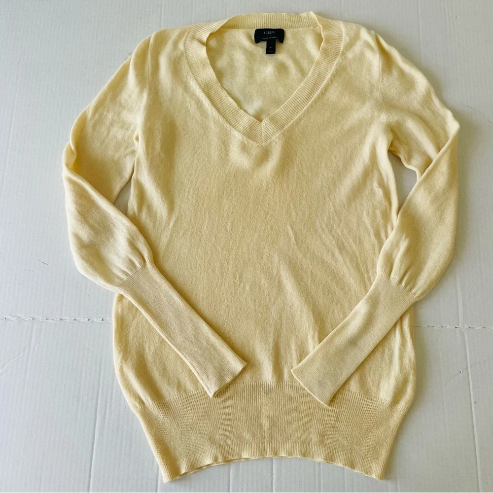 J. Crew Pale Yellow V-Neck Cashmere Sweater 🚨imperfections